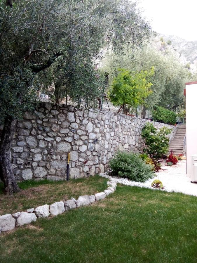 La Casa Sul Lago Apartments - Lemon Tree Apartment Limone sul Garda Exterior photo